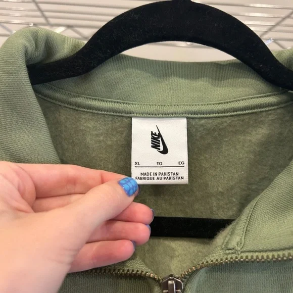 NWT Nike Quarter Zip - Picture 3 of 3